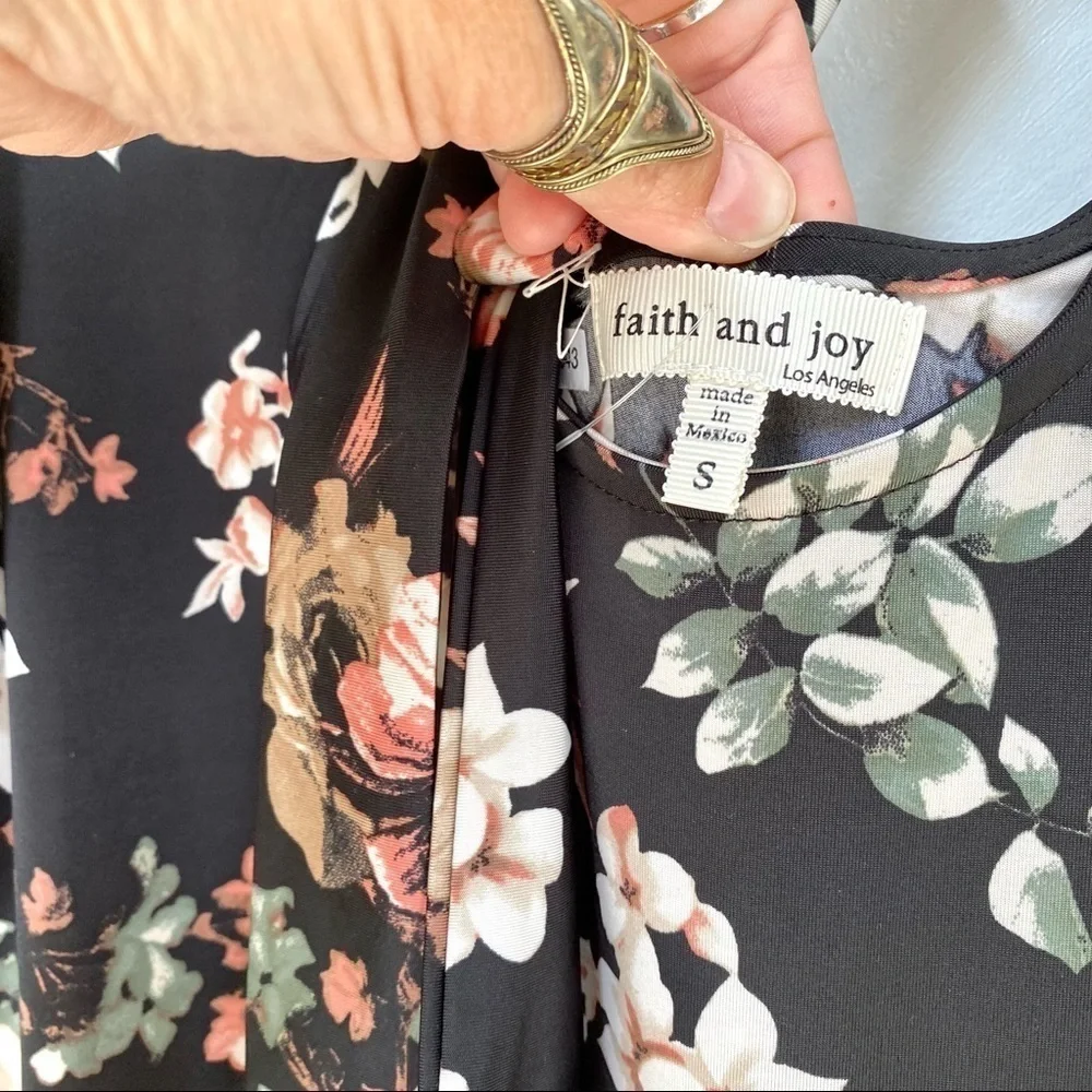 Super sweet floral gardenia Boho blouse w front bow & puff sleeves - Picture 8 of 13